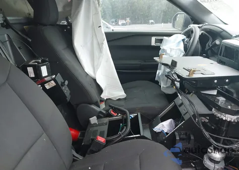 2022 Ford Police Interceptor z USA, uszkodzony, nr VIN 1FM5K8AB6NGA40303